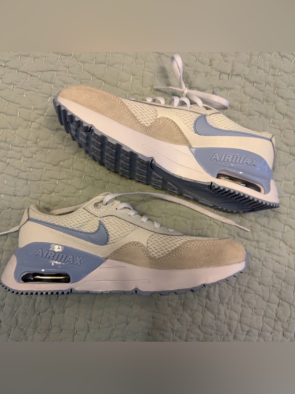 Nike Air Max White/Blue/Tan Sneaker Youth 5.5Y (Fits Women's 7)